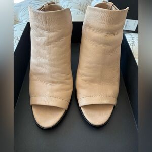 Elegant Beige Women's Shoes